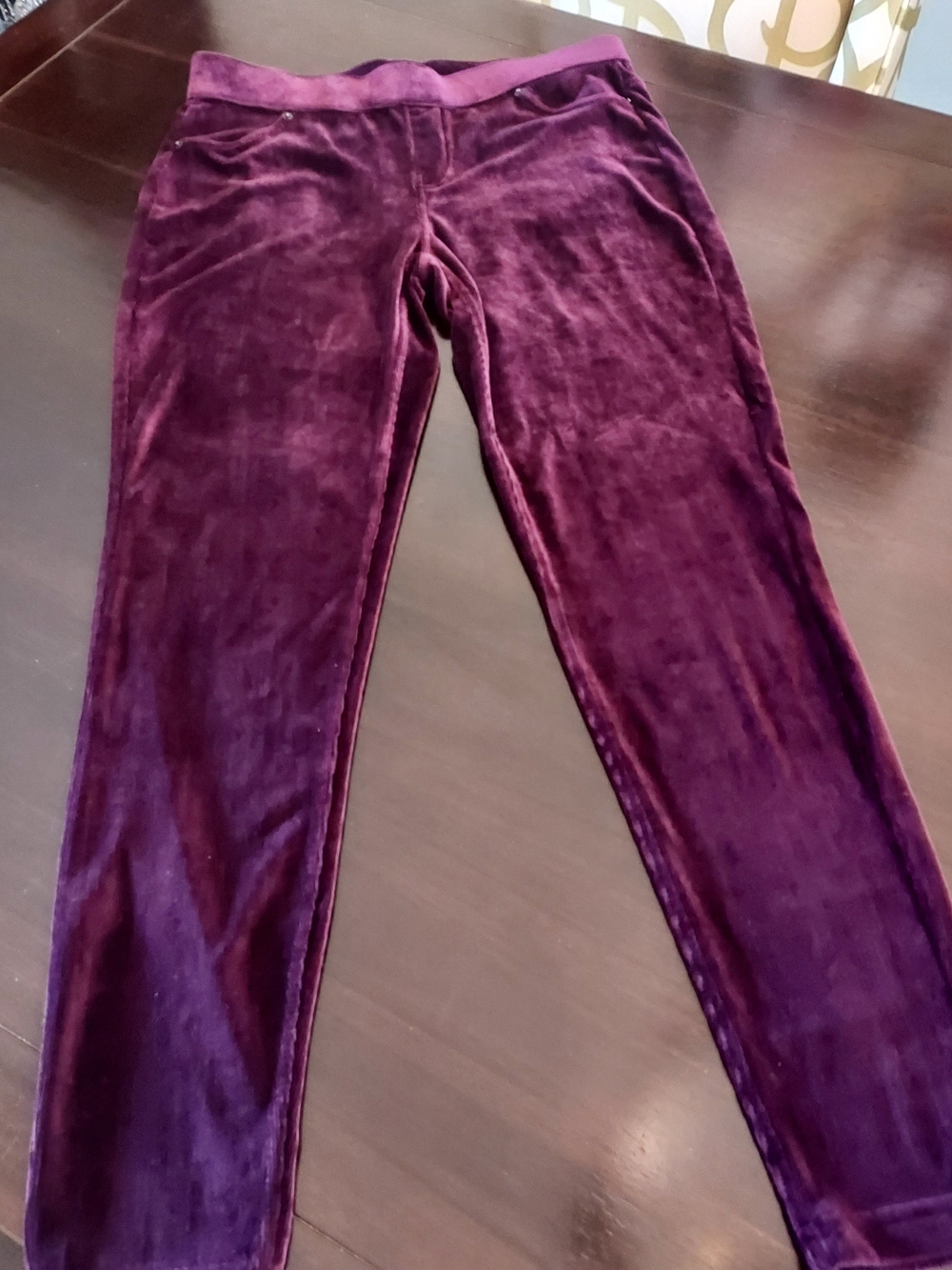 Vera Wang Pull- On Velour Corduroy Leggings In a Deep Plum. Sz. M 10/12